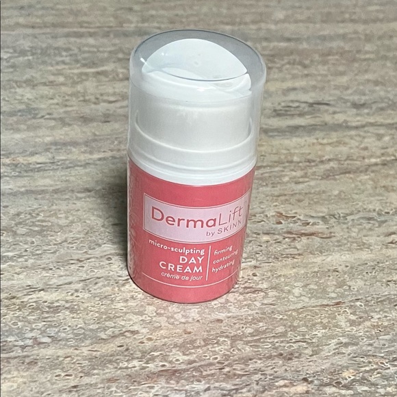 New Dermalift micro- sculpting Day Cream by SKINN - Picture 1 of 16